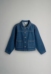 Tumši zila džinsu jaka ar klasisko apkakli, pogu aizdari, divām priekšējām kabatām un garām piedurknēm. Tekstūrēts, vidēja svara audums.