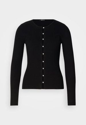 Zwarte geribbelde cardigan met lange mouwen, ronde halslijn en knoopsluiting aan de voorkant, gekenmerkt door parelachtige knopen langs een golvende naad.
