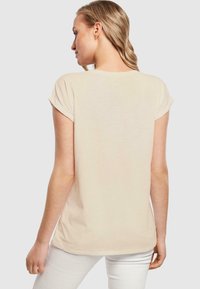 Merchcode BERLIN  EXTENDED - T-shirts print - whitesand