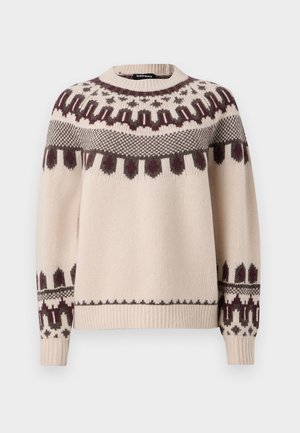 Kremfarget strikkegenser med rund hals, mønstret yoke i mørk burgunder og grå, samt ribbestrikkede ermer og kant.