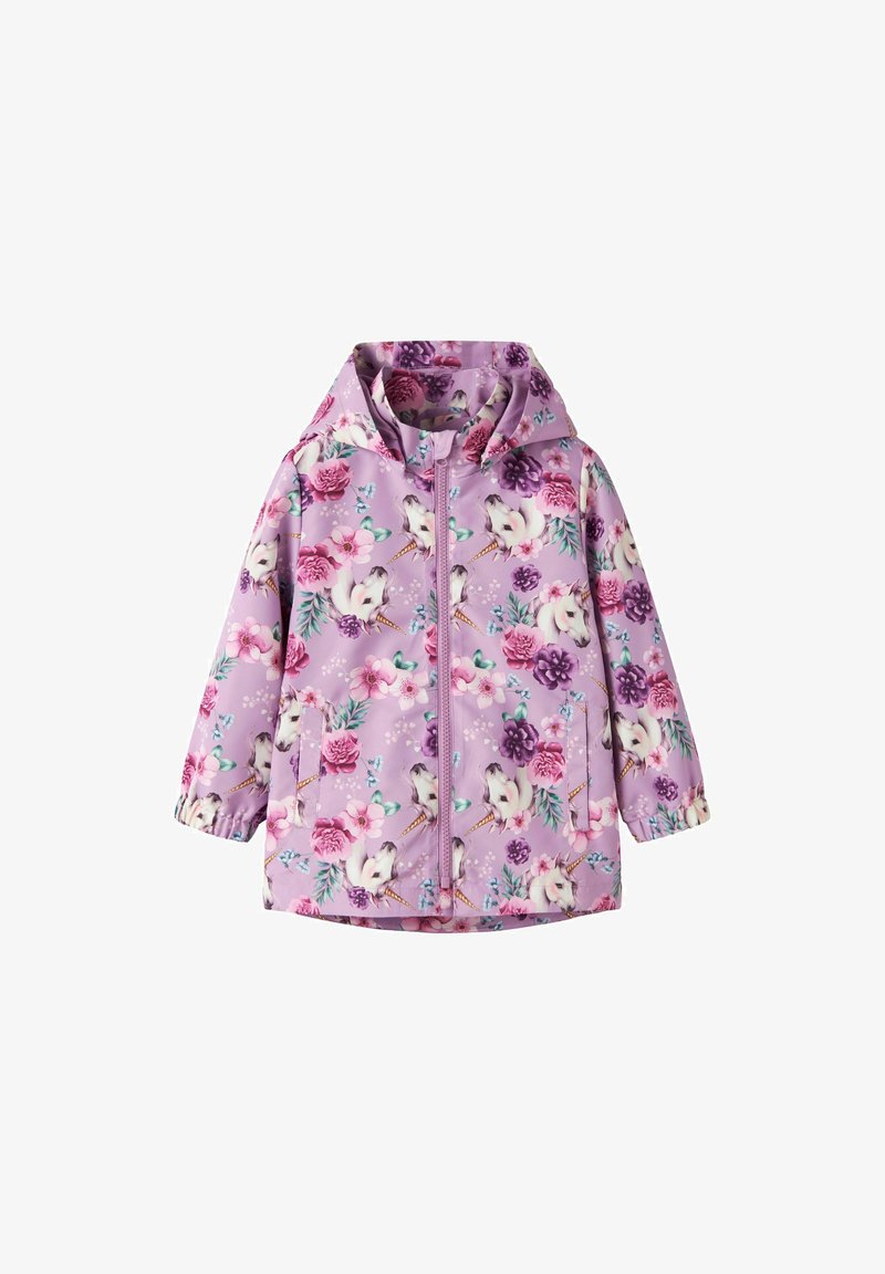 Pelerină de ploaie pentru copii, cu glugă, de culoare mov, decorată cu un unicorn și un model floral roz și mov, fermoar frontal și manșete elastice.