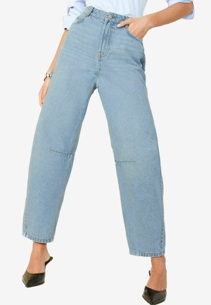 Světle modré džíny s vysokým pasem a rovný fit, s knoflíkovým zapínáním, poutky na pásek a hladkou denim texturou.