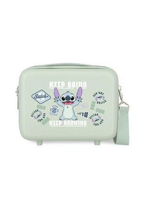 Estuche rígido rectangular verde claro con el personaje Stitch, frases "Sigue adelante, sigue creciendo" y correa de muñeca desmontable.