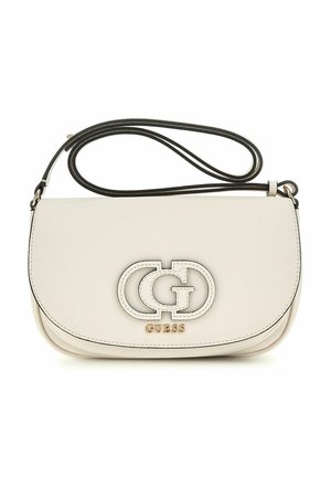 Borsa a tracolla in pelle beige chiaro con patta arcuata, caratterizzata da un logo a rilievo prominente e una tracolla nera a contrasto.