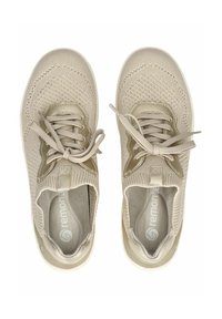 Jasno-beżowe siatkowe sneakersy o teksturowanym wzorze, z zapięciem na sznurówki i subtelnych skórzanych akcentach po bokach. Gładkie wykończenie wnętrza.