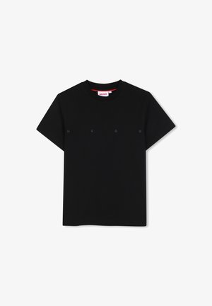 T-shirt noir à manches courtes Hugo avec col rond et lettres noires discrètes formant H U G O sur la poitrine.
