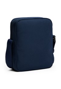 Borsa a tracolla rettangolare blu navy in tessuto resistente, con chiusura a zip, tracolla regolabile e superficie testurizzata.