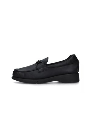 Scarpe slip-on in pelle nera con punta arrotondata, dotate di una fibbia decorativa in argento sul collo del piede e di una suola in gomma bassa e testurizzata.
