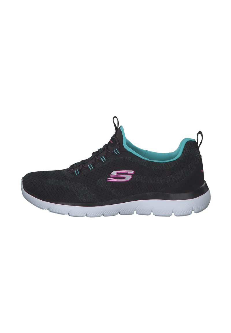 Zapatillas deportivas negras con parte superior de malla, acentos en verde azulado, detalles en púrpura y suela de goma blanca. Cuenta con una pestaña de agarre para ponerlas y quitarlas fácilmente.