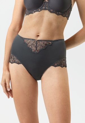 Hoge taille zwarte slip met doorzichtige kantdetails en bloemenborduursel op de taille. Zacht materiaal met golvende randen.