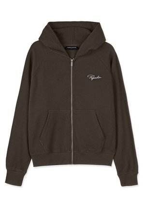 Tumedat oliivroheline lukuga kapuutsiga sviiter ribakudumisest, millel on suur kapuuts, küljetaskud ja väike valge "Pegador" logo rinnal.