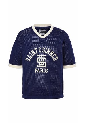 Marineblå kortærmet mesh-skjorte med hvid ribbet krave og manchetter, med teksten "Saint & Sinner Paris" og logo på forsiden.
