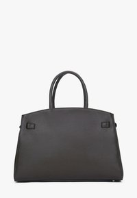 Brązowa skórzana torba o gładkiej fakturze, zaokrąglonym górnym brzegu, dwoma krótkimi uchwytami i minimalistycznym designie. Brak widocznych elementów metalowych lub zdobień.