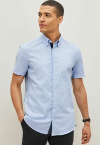 Next - STRETCH OXFORD SHORT SLEEVE  - Camisa - light blue Imagen en miniatura 1