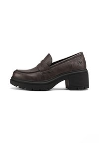 Scarpa slip-on in pelle marrone con punta rotonda, tacco basso a blocco e suola in gomma texturizzata; presenta un dettaglio decorativo in pelle a striscia.
