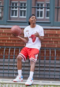 Mitchell & Ness NBA CHICAGO BULLS SWINGMAN SHORT - Pantalón corto de deporte - red