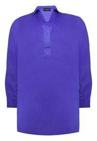 Lila långärmad blus med krage och V-ringning. Slät tyg med en lätt lyster, med en horisontell sömdetalj vid uringningen.