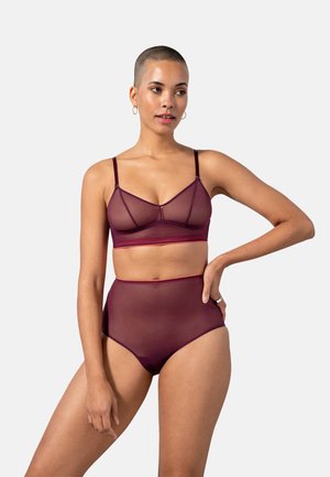 Bordeauxfarbene, transparente Bralette mit verstellbaren Trägern und dazu passenden hochtaillierten Unterhosen. Glatte Textur und minimalistisches Design.