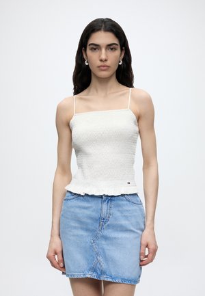 Tommy Jeans SMOCK STRAPPY TOP - Μπλούζα - ancient white
