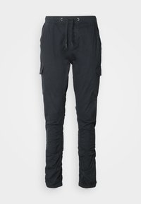 Pantalon cargo noir ajusté avec taille à cordon, poches à rabat sur chaque cuisse, poignets élastiqués et coutures discrètes.