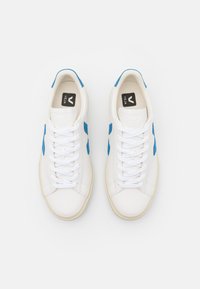Veja CAMPO - Sapatilhas - extra white/swedish blue