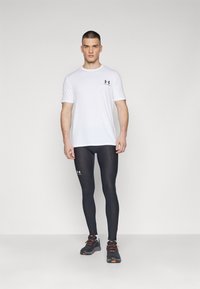 Under Armour LEFT CHEST LOGO - T-shirt con stampa - white/black