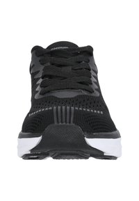 Svart atletisk sko med ett mesh-överdel, med en texturerad sula och vita accenter. Rund tå, platta skosnören och ventilerade sidor.