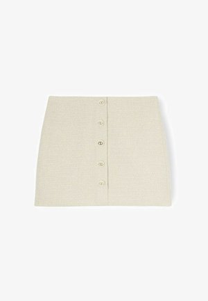 Mini-jupe beige texturée avec six boutons à l'avant, coupe droite et design simple, posée à plat sur fond blanc.