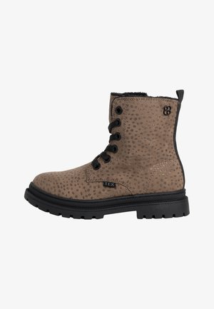Bottines marron en matériau texturé avec un motif à pois, lacets noirs et semelle épaisse noire pour une meilleure adhérence.