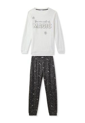 Maglietta da pigiama bianca a maniche lunghe con la scritta "Sei fatto di... MAGIA" in argento, abbinata a pantaloni neri con motivi di stelle e lune crescente bianchi.