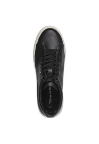 Sneaker in pelle nera con finitura liscia, punta rotonda, lacci neri e suola in gomma bianca. Presenta il logo del marchio sulla linguetta.