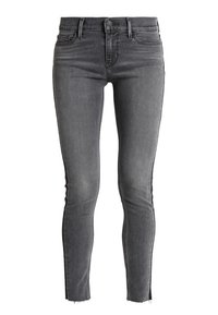 Jeans ajustados en denim gris oscuro. Cuenta con un diseño clásico de cinco bolsillos, con un dobladillo deshilachado y un ligero desgaste a lo largo de los muslos.
