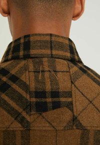 CHASIN' STRYKE.L JAMES - Vasaras jaka - brown