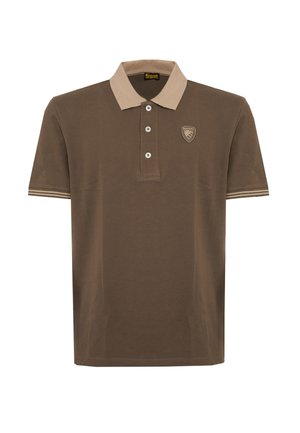 Polo marrone a maniche corte con colletto beige, tre bottoni bianchi, bordi delle maniche a righe e piccolo logo a scudo sul petto.
