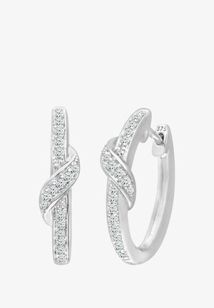 Boucles d'oreilles en argent avec un design torsadé, ornées d'une rangée de petites pierres claires serties d'un côté. Marquées '375' pour le contenu en or.