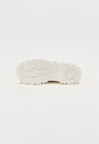 Thumbnail Image 5