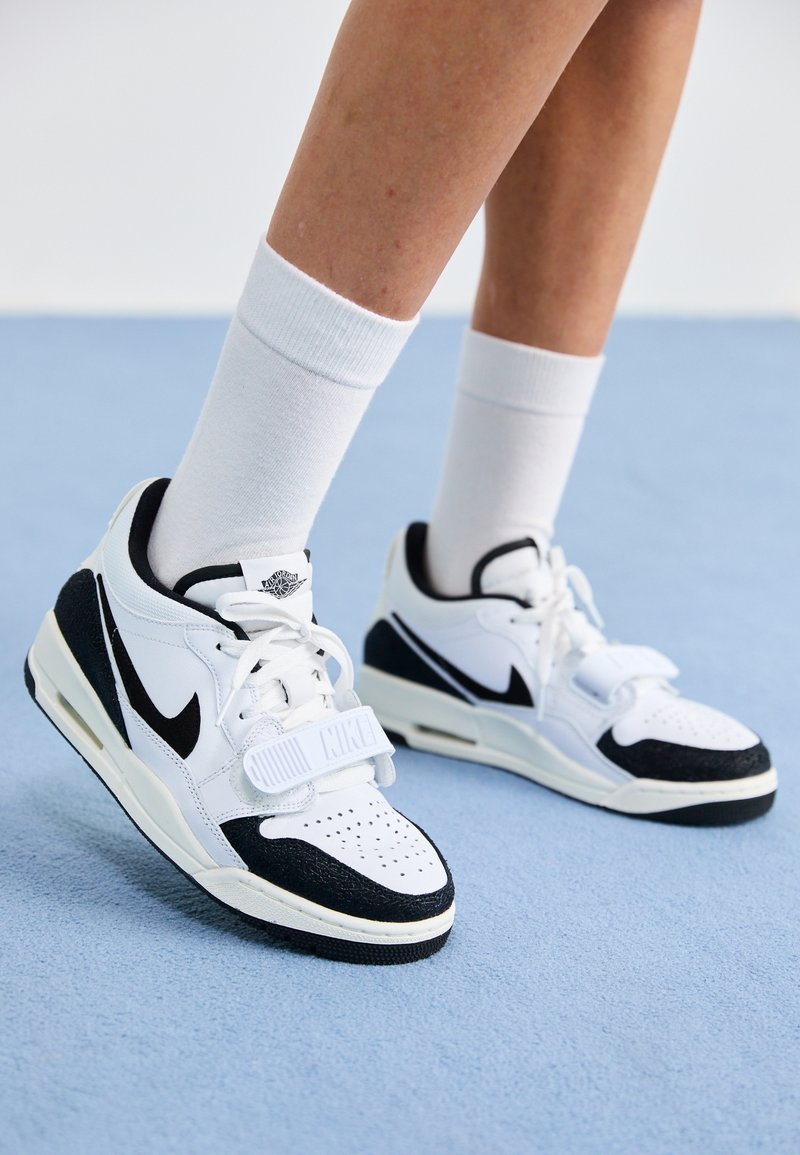 Sneakers Jordan Legacy 312 Low On Feet Jordan AIR JORDAN LEGACY