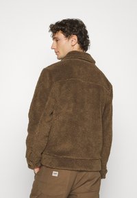 Lee UNISEX brązowy
