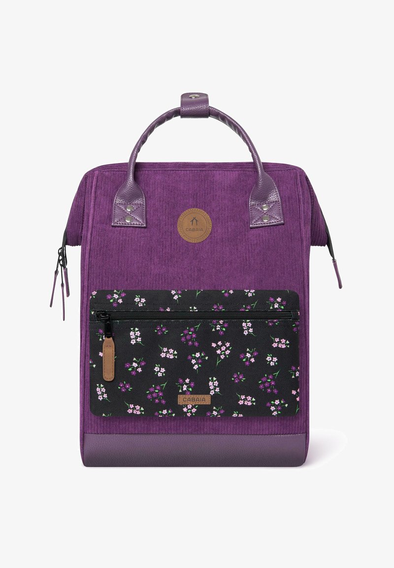Zaino in corduroy viola con dettagli in pelle, caratterizzato da una tasca frontale nera decorata con motivi floreali viola e rosa. Inclusi spallacci regolabili.