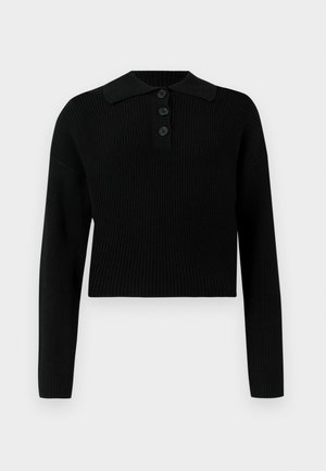 Črn kratki pulover z rebrasto teksturo, dolgimi rokavi in ovratnikom. Ima tri sprednje gumbe kot oblikovni element.