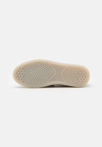 Bullboxer Tenisky - beige/taupe