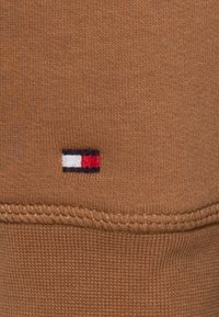 Tommy Hilfiger LOGO HOODY - Sweatshirt com capuz - desert khaki