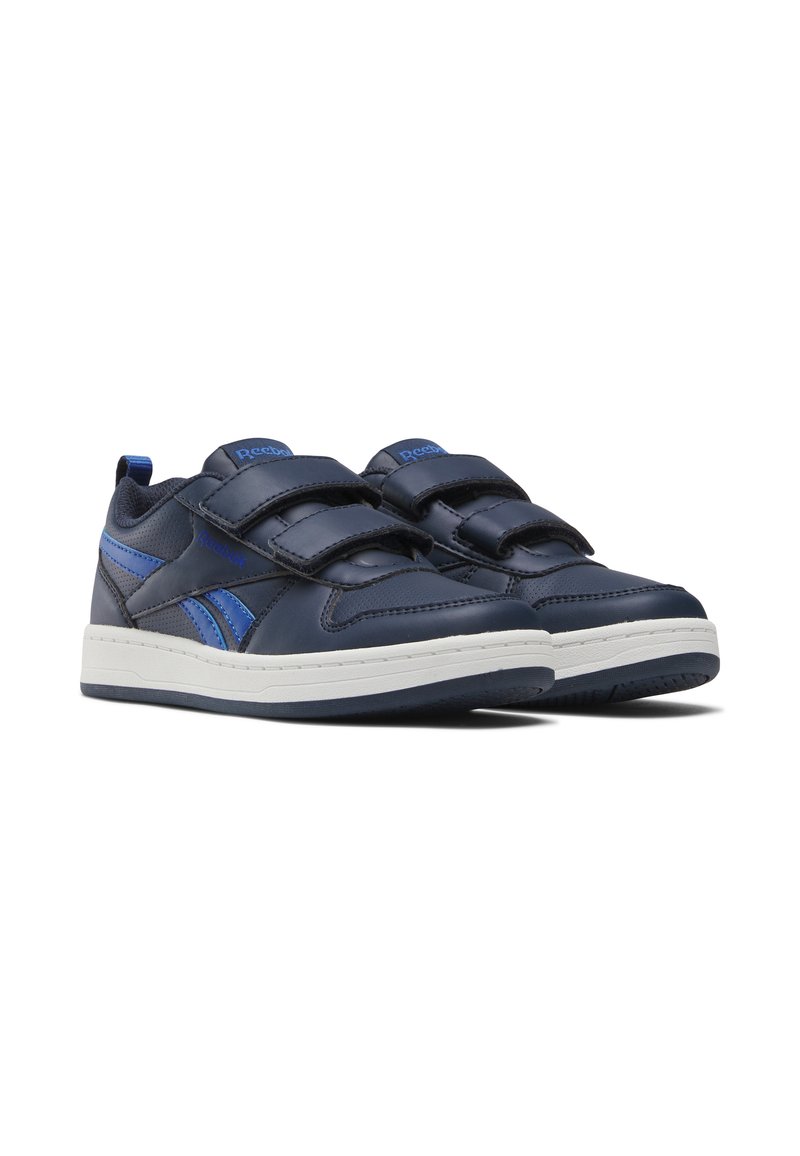 Zapatillas de cuero azul marino con dos tiras de velcro, suelas de goma blanca y acentos en azul claro a lo largo del costado. Punta reforzada y lengüeta acolchada.