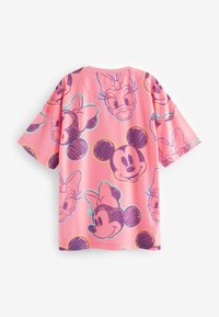 Rózsaszín póló puha anyagból, Mickey és Minnie Mouse rajzolt arcával, lila kontúrokkal és színes részletekkel.