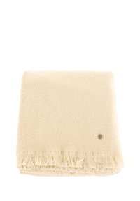 Coperta a trama intrecciata di colore crema con un motivo a diamante testurizzato, rifinita con bordi frangiati e un piccolo logo metallico.