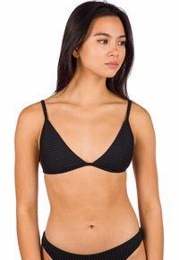 Top de bikini triangular preto com textura canelada, alças finas ajustáveis e acabamento de tecido liso.