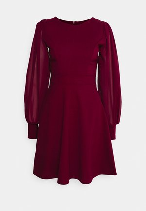 WAL G. KAT SLEEVE DRESS - Vestido informal - berry wine