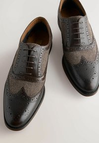 Next REGULAR FIT - HERITAGE BROGUE - Nauhakengät - brown