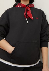 Levi's® Plus Felpa con cappuccio - black