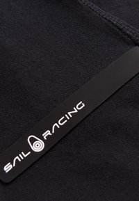 Sail Racing W RACE HEAVY TEE - T-shirts basic - carbon